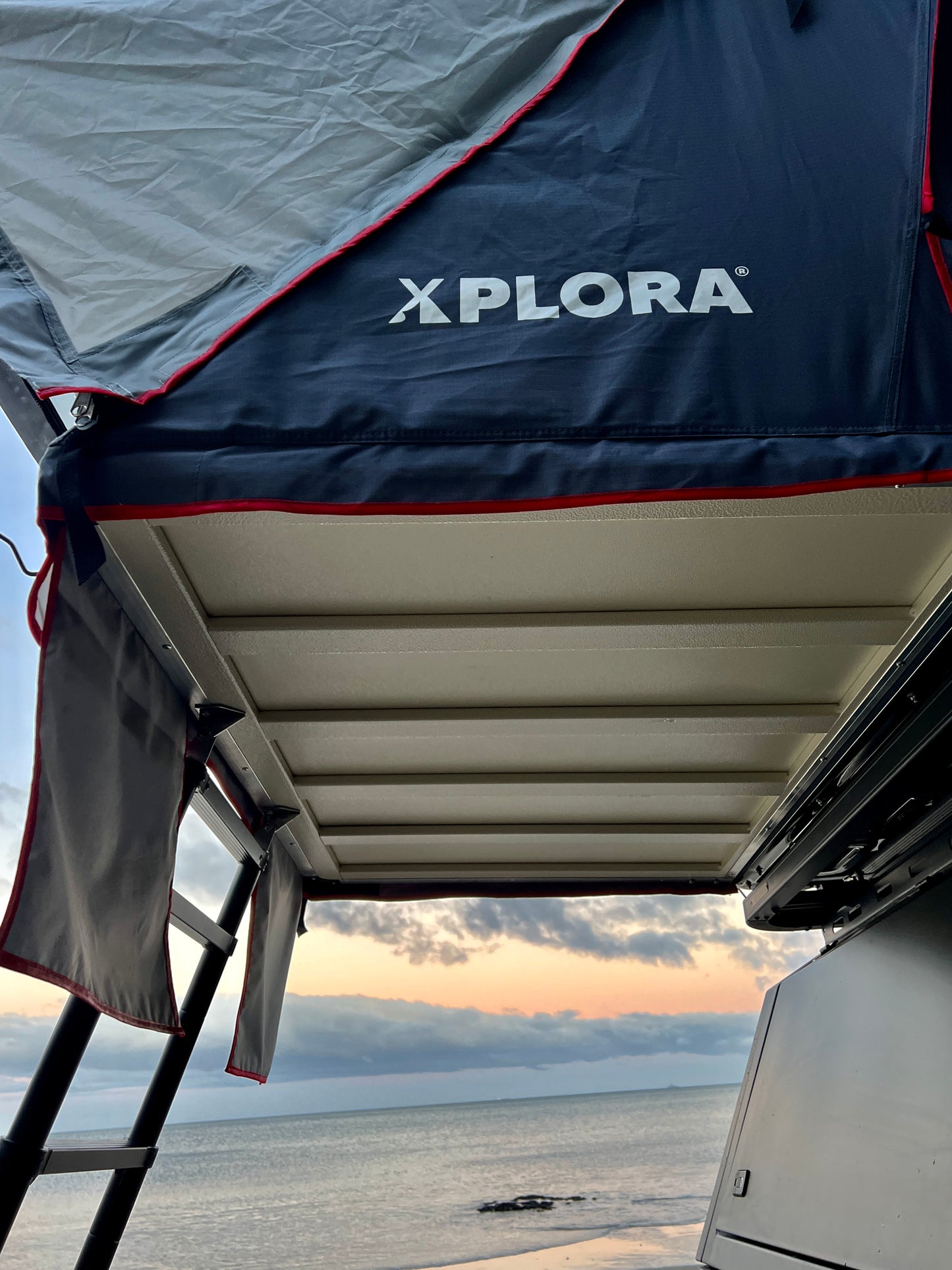Xplora Hard Shell Roof Top Tent - Black - XPLORA
