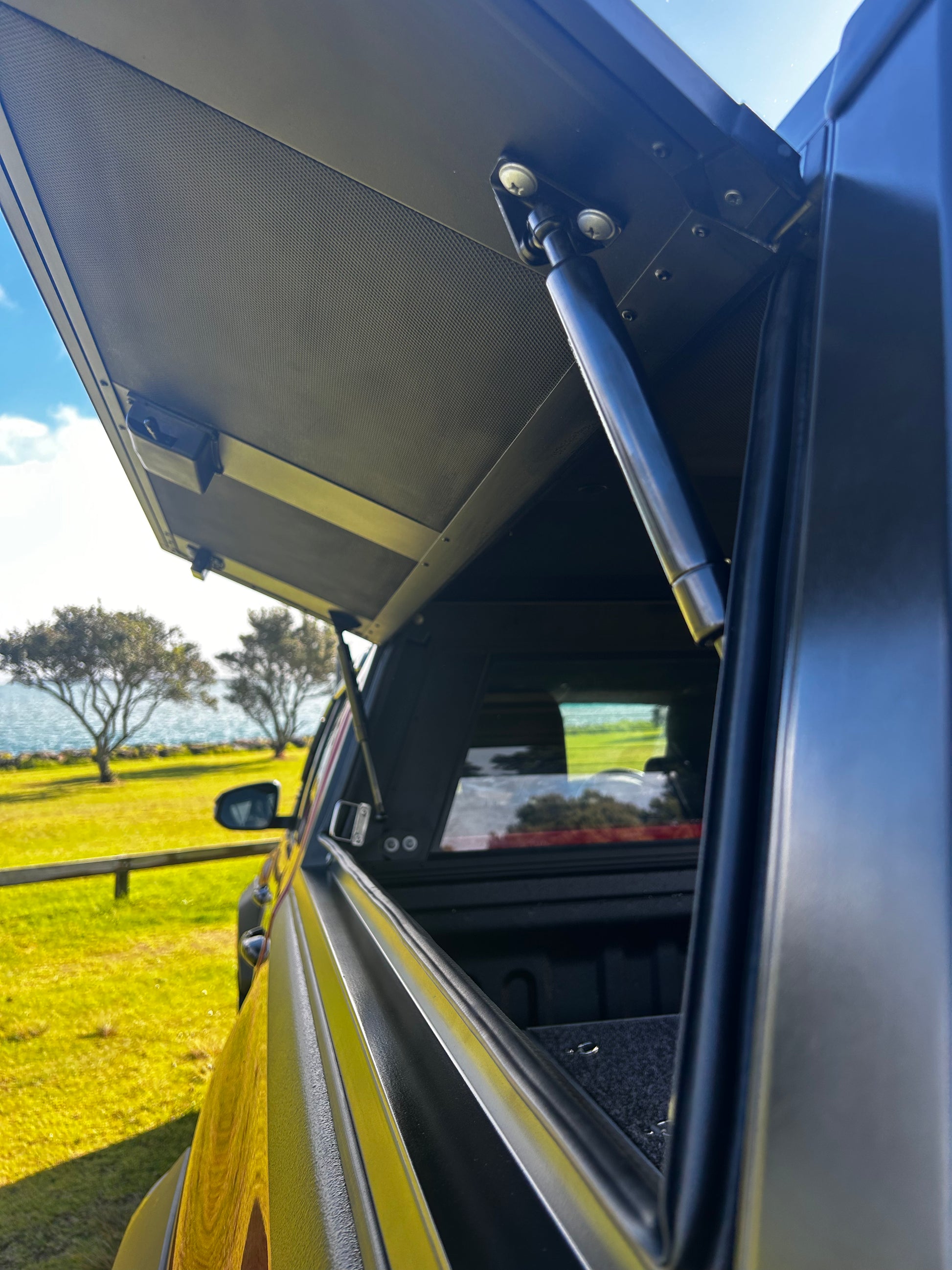 EasyCap Toyota Hilux Canopy 2015+ - XPLORA