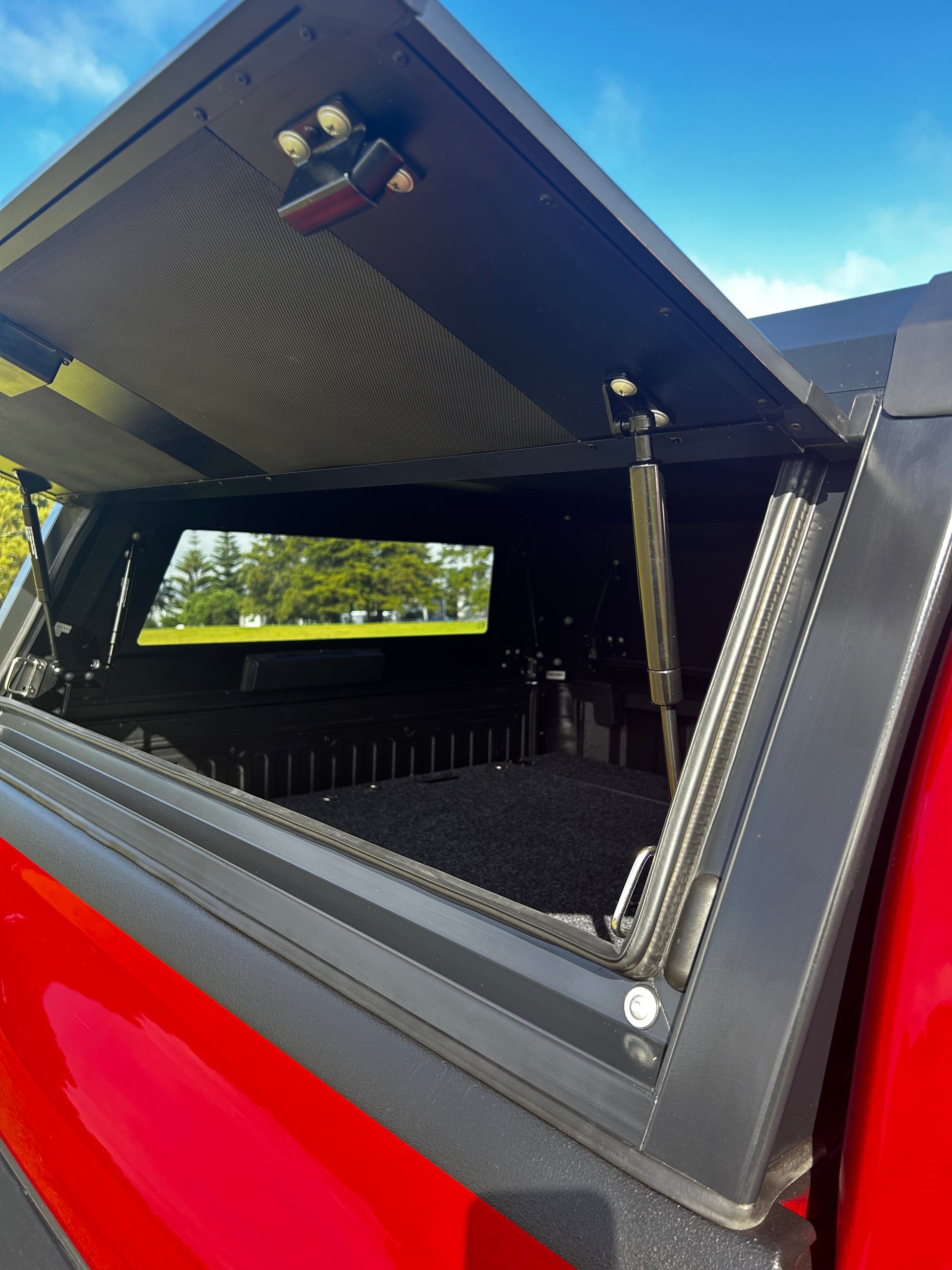 EasyCap Toyota Hilux Canopy 2015+ - XPLORA